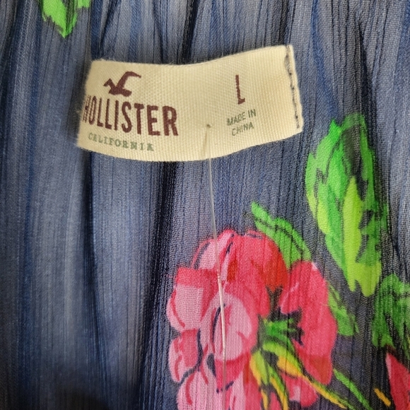 Floral Ruffle Navy Blouse - Picture 2 of 10